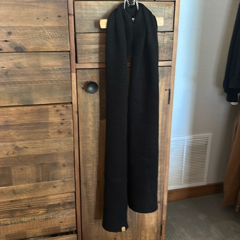Zyia cable knit scarf never used